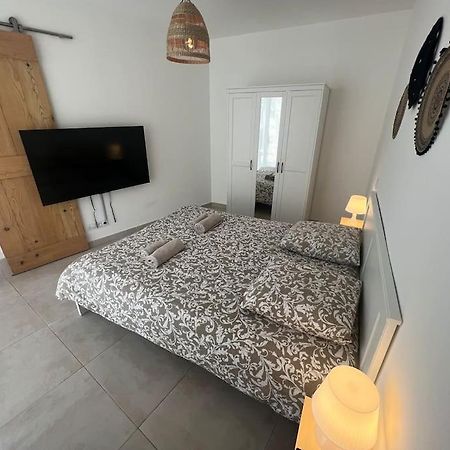La Glycine - Parking Gratuit - Ac Clim - Cour Prive - Apartment Villeneuve-les-Avignon Exterior photo