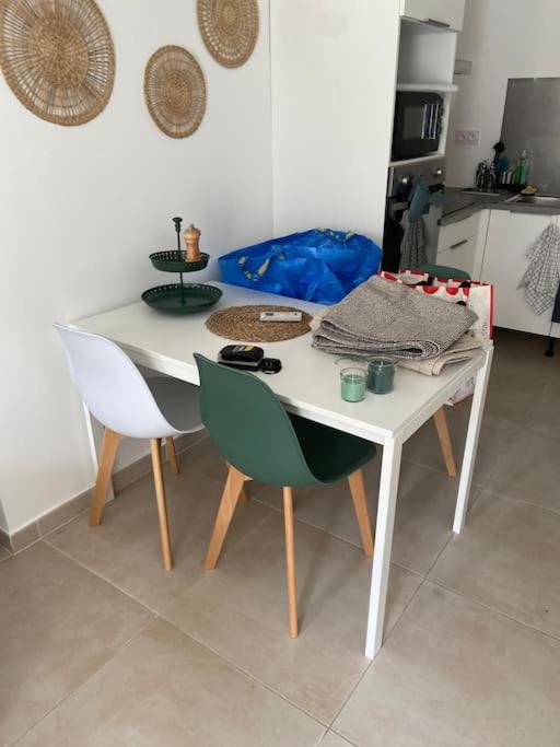 La Glycine - Parking Gratuit - Ac Clim - Cour Prive - Apartment Villeneuve-les-Avignon Exterior photo
